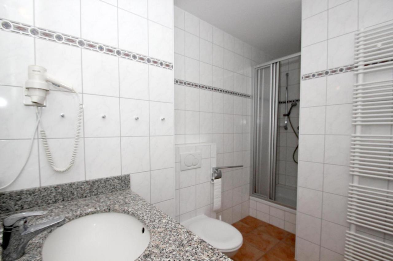 Hafennahe Ferienwohnung Mit Balkon Und Meerblick - Hafenhaeuser Wiek Fewo Wohnung 03 Wiek auf Rügen 外观 照片