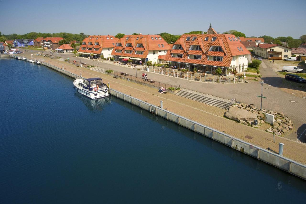 Hafennahe Ferienwohnung Mit Balkon Und Meerblick - Hafenhaeuser Wiek Fewo Wohnung 03 Wiek auf Rügen 外观 照片